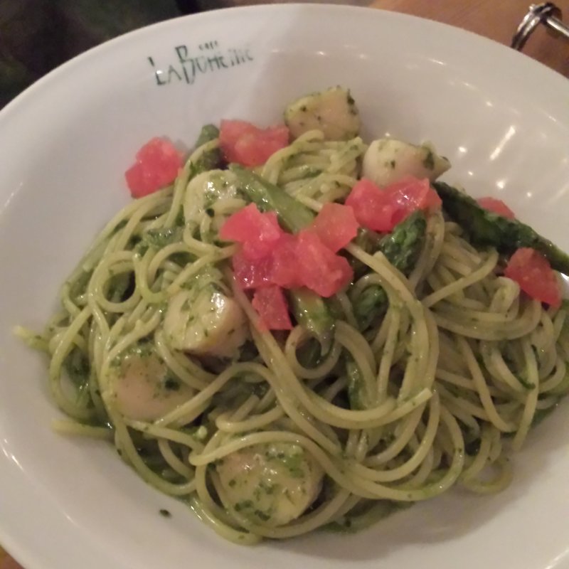 帆立とアスパラガスのジェノバソース(カフェ ラ・ボエム 表参道 （Cafe La Boheme）)