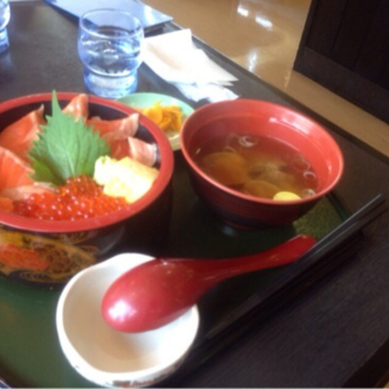 サーモンといくらの親子丼(海鮮茶屋 濱膳 （かいせんぢゃや はまぜん）)