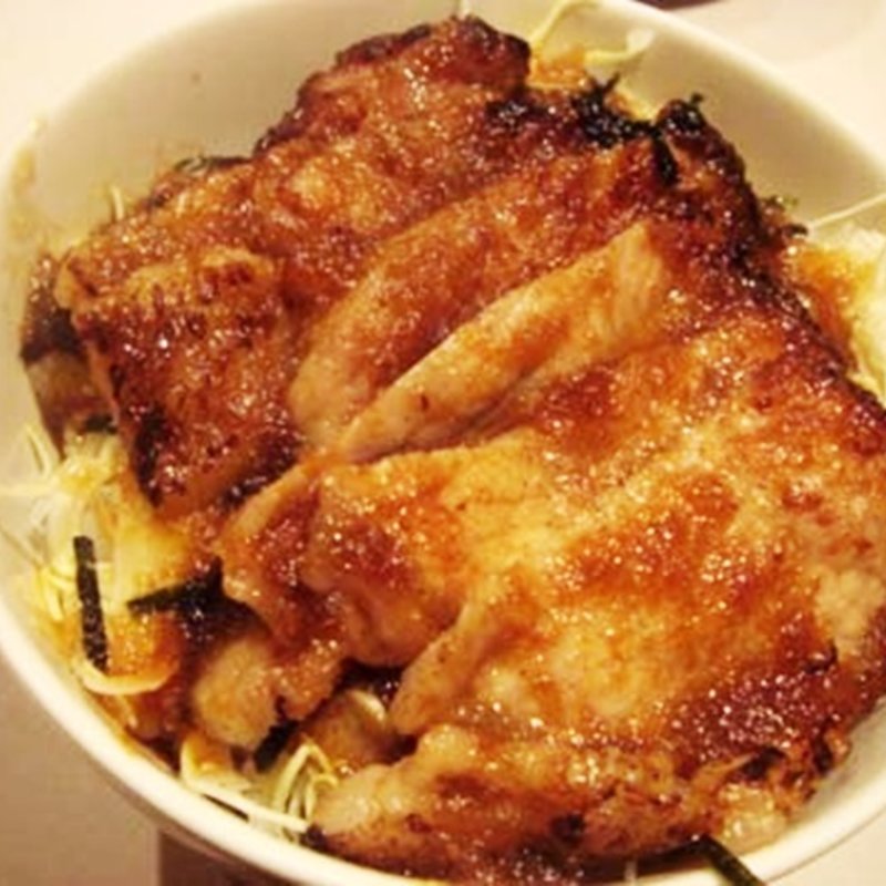 黒豚の生姜焼き丼（ハーフ）(厳選洋食さくらい)