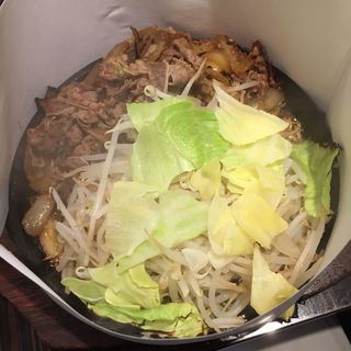 牛焼き特盛、野菜大盛。(カレー屋ジョニー代々木店)
