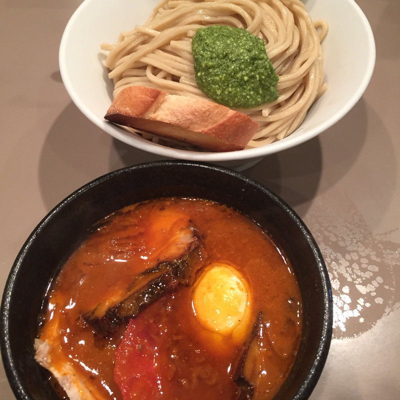 海老トマトつけ麺、肉と玉子入り 大盛り(五ノ神製作所)