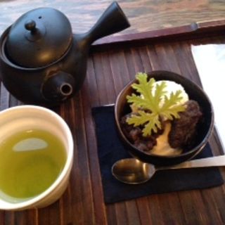 さやまかおり(550円)とレンズ豆のあんこ(450円)(日本茶カフェ 一日)
