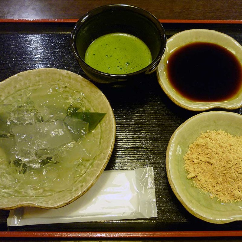 二色わらび餅と抹茶(団ぷ鈴 )