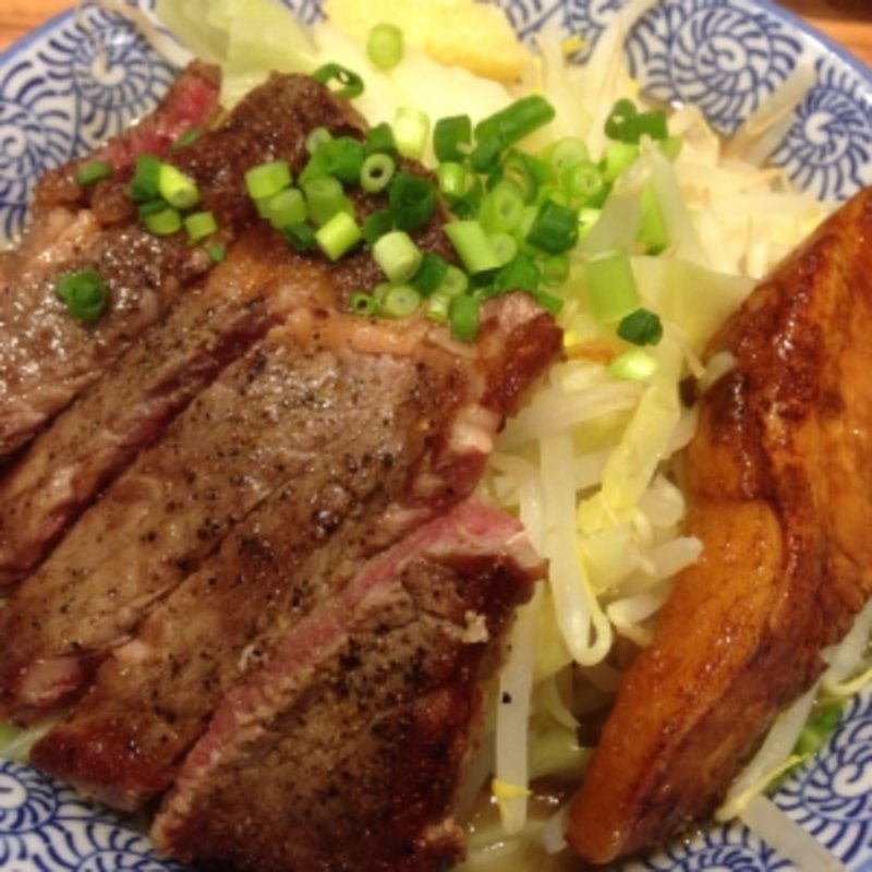 ミニラーメン　ステーキトッピング(ラーメン燈郎)