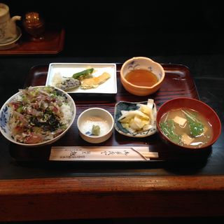 アジのたたき丼定食(旭 )