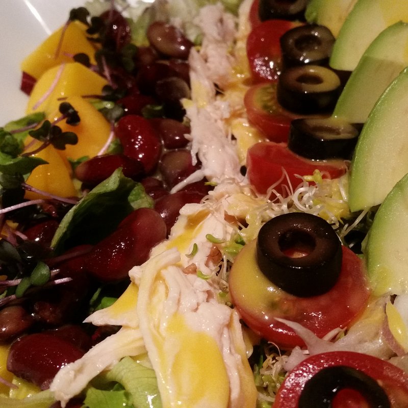 アイランド・コブサラダ～パッションフルーツのドレッシング～(ALOHA TABLE あべのハルカスダイニング)