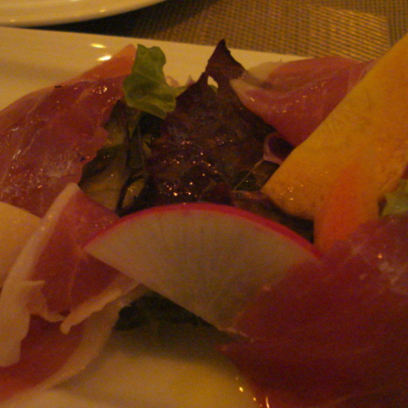 生ハムと生野菜のサラダ(パラッツォ アドリアーノ)