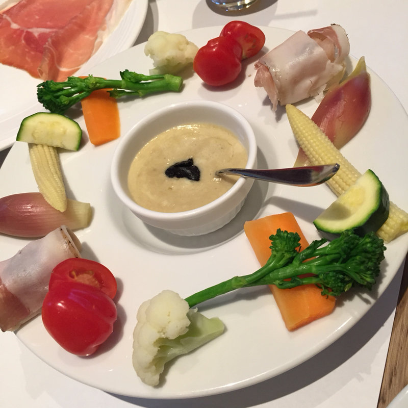 限定のバーニャカウダ(コメ・スタ 三井ガーデンホテル柏の葉)