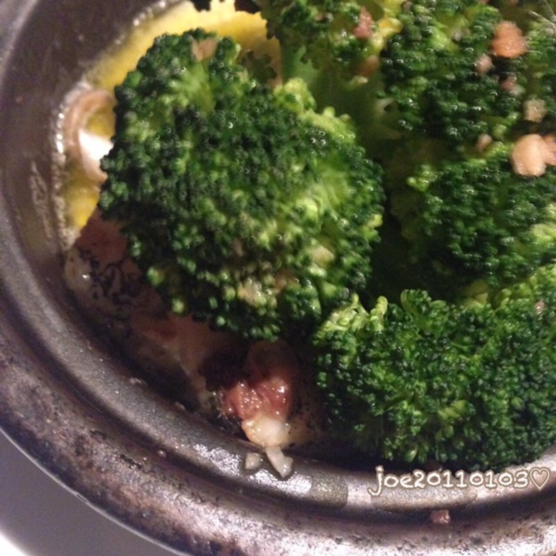 ブロッコリーときゅうりのクルミ・アンチョビドレッシング(KNOCK CUCINA BUONA ITALIANA 六本木ヒルズ店)