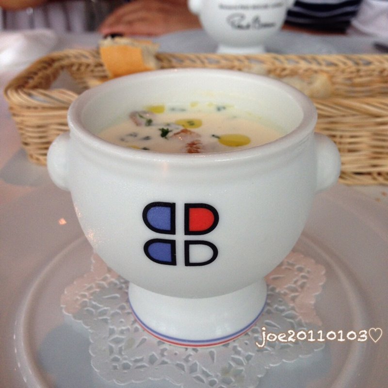 冷製コーンスープ(ブラッスリー ポール・ボキューズ ミュゼ （BRASSERIE PAUL BOCUSE Le Musee）)