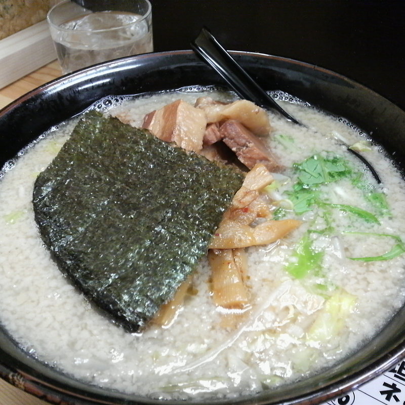 チャーシューメン＋背脂 (ラーメン山一)