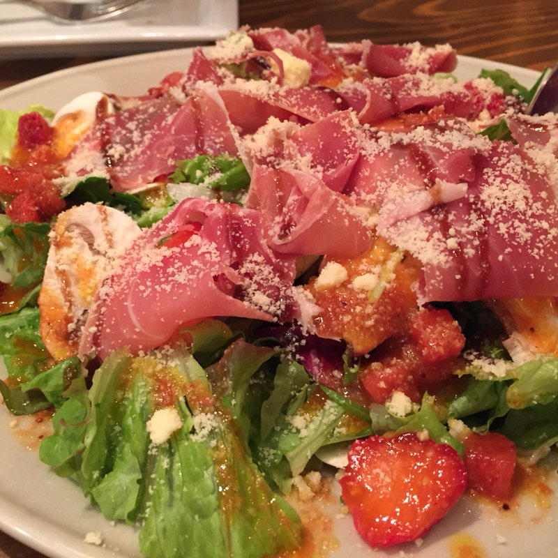 イチゴと生ハムのサラダ(アイビアー ルサンパーム （iBeer LE SUN PALM）)