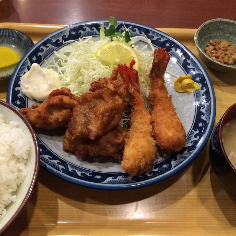 唐揚げ、エビフライ定食(万福食堂 （マンプクショクドウ）)