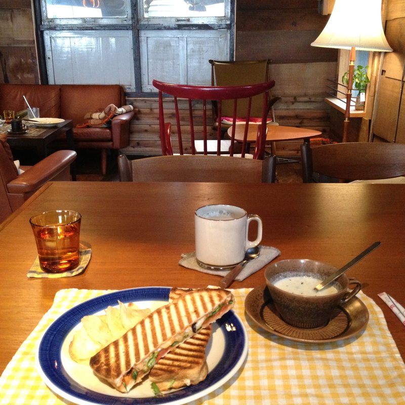 本日のランチセット（ホットサンド、スープ、ドリンク）(北の椅子と)