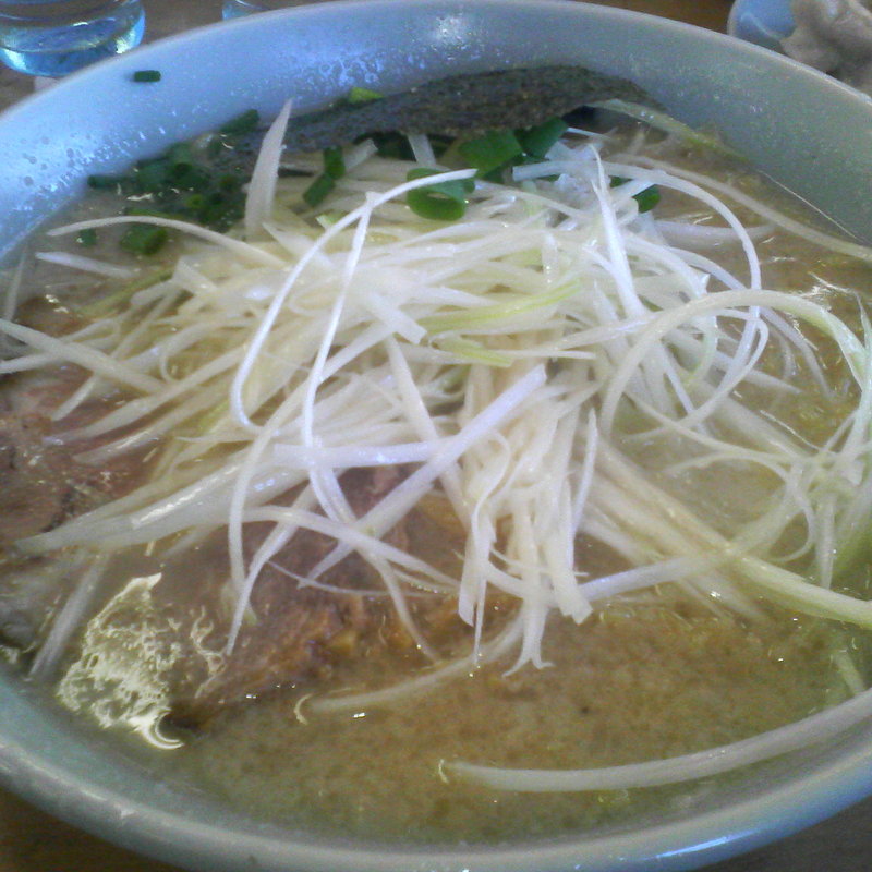 たつ蔵ラーメン＋白ネギ (麺工房　たつ蔵)