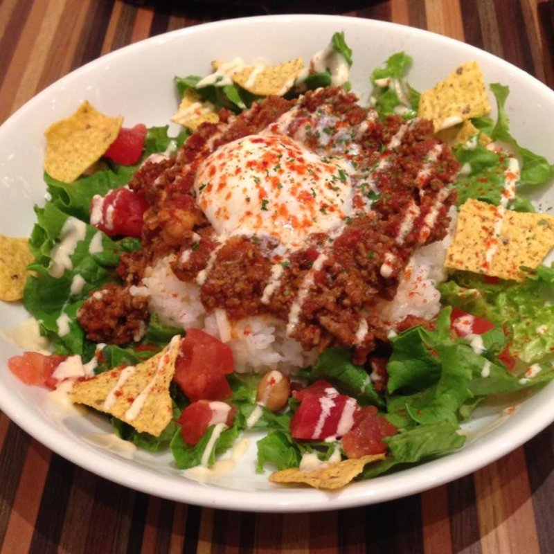 南国風とろぉ〜り半熟卵乗せタコライス(ホレホレ カフェアンドダイナー ミント神戸)