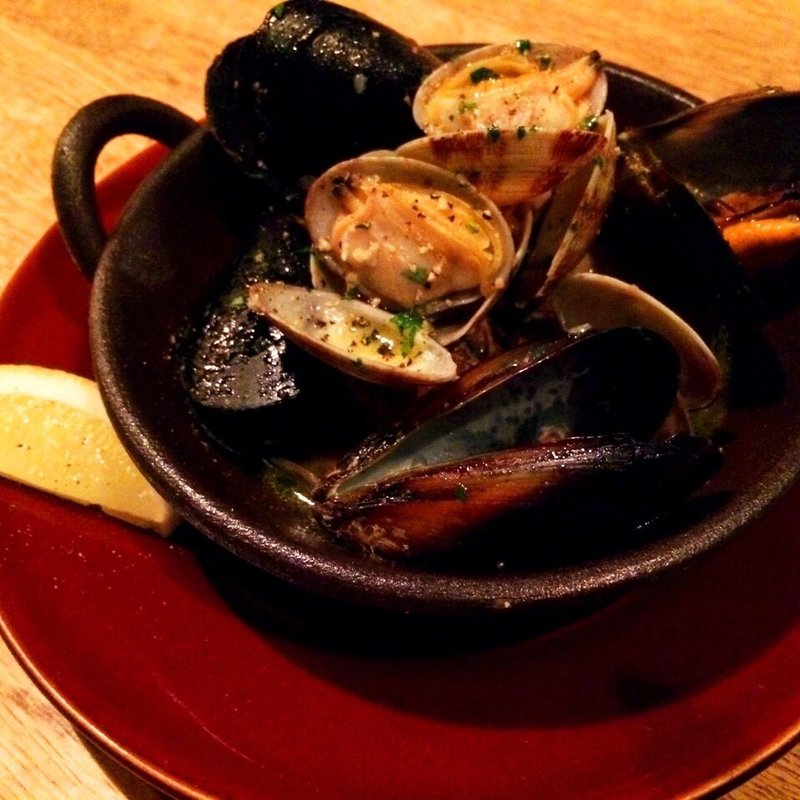 アサリとムール貝の白ワイン蒸し(チェントロ （CENTRO）)