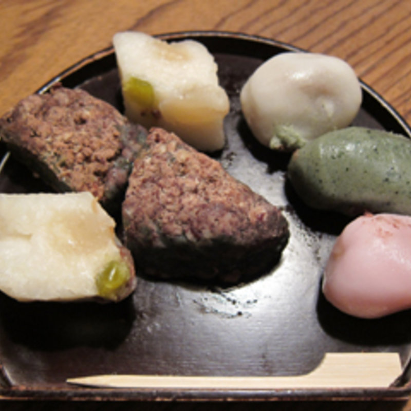 韓国伝統餅盛り合わせ(流れる千年)