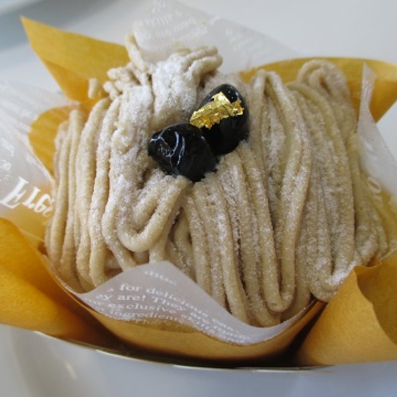 丹波栗と黒豆のモンブラン  (パティスリー アン ジャルダン)