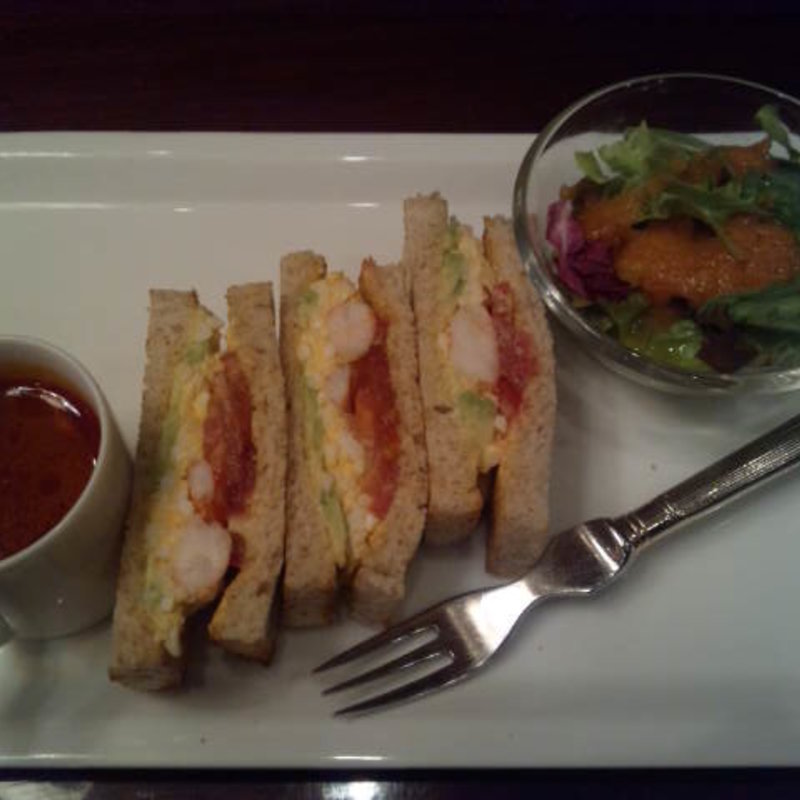 エビとアボカドと玉子のトーストサンド(ザ・ダージリン　新百合ヶ丘店)