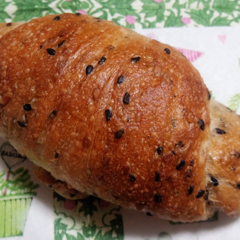 天然酵母パン　ごま(こうめや)