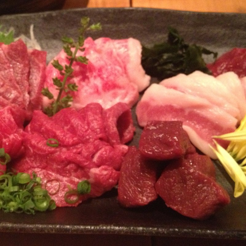 馬さし盛り合わせ(馬肉　馬喰ろう)