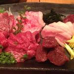 馬さし盛り合わせ(馬肉　馬喰ろう)