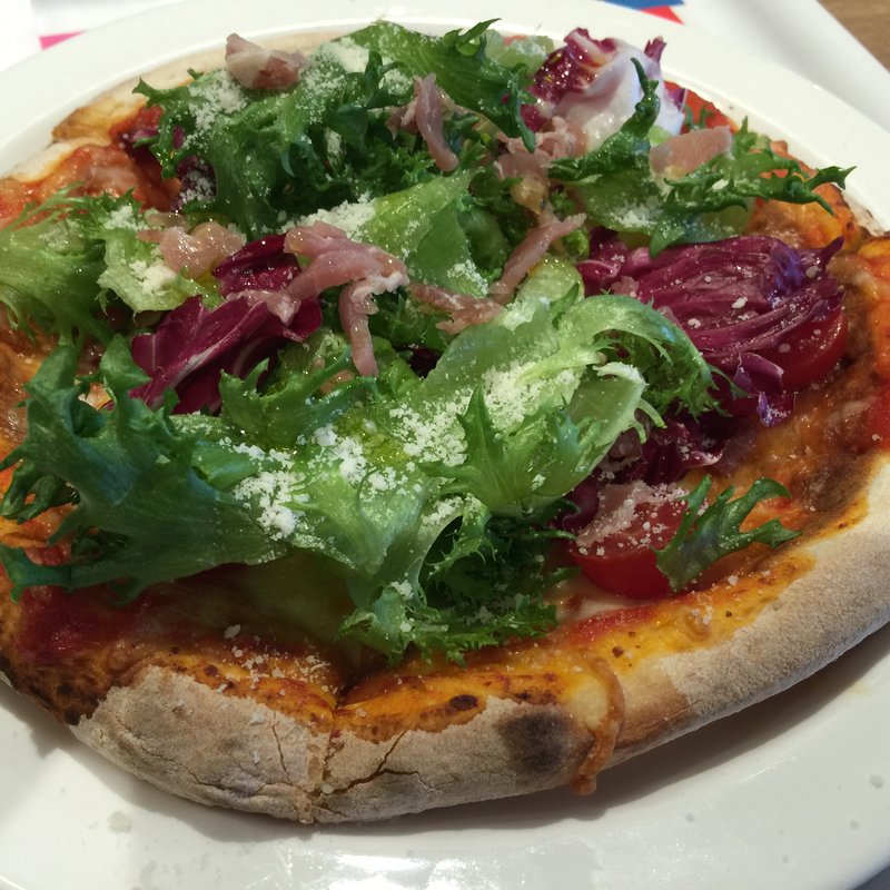 サラダピッツァ(ワンディッシュピッツァミール イオンモール幕張新都心店)