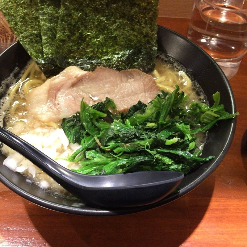 醤油豚骨ほうれん草のせ(極楽家)