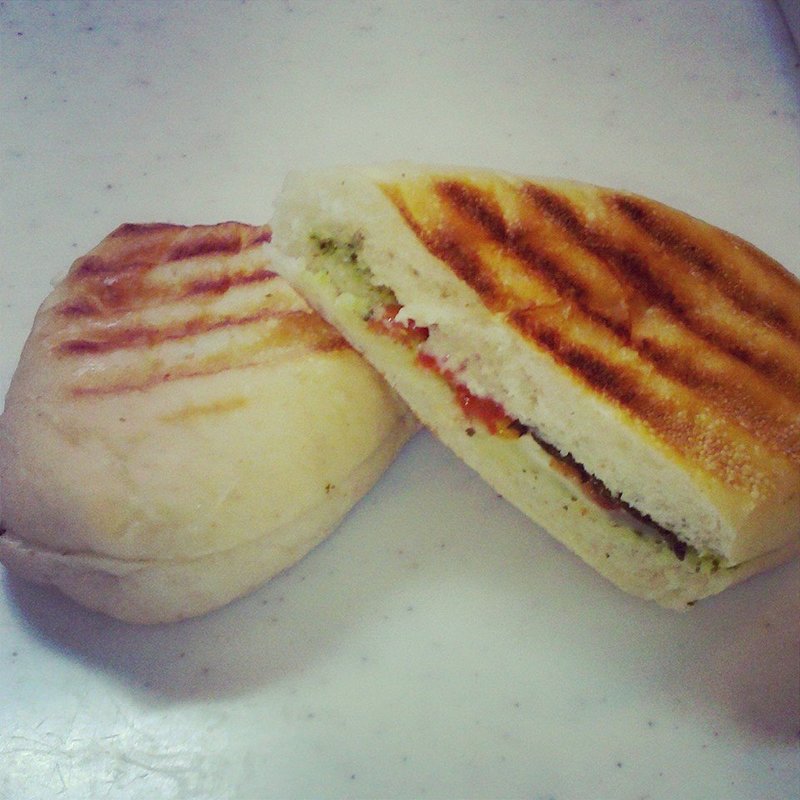 トマト＆モッツァレラのパニーニ(ボンファシル)