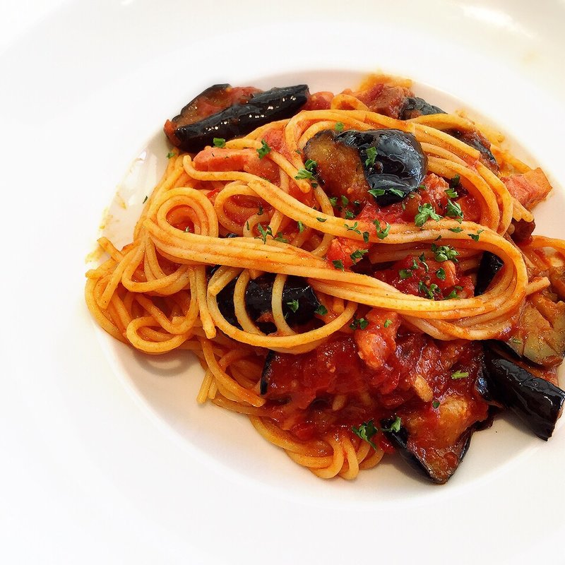 ナスとベーコンのアラビアータ（唐辛子入りトマトソース）(ベルクライン)