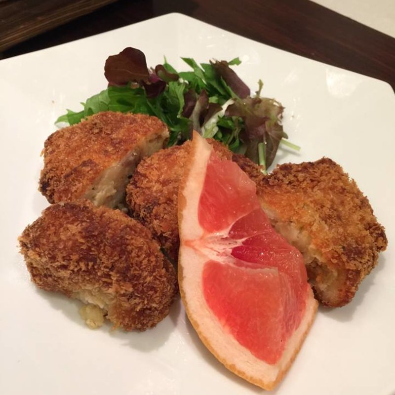 自家製マグロとゴロじゃがいも使ったコロッケ(小料理・鮨 だいわ 平野町店 )