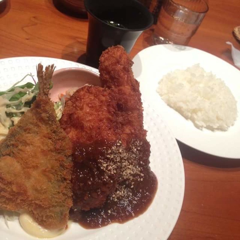 チキンカツとアジフライ(Living Bar JOJO)