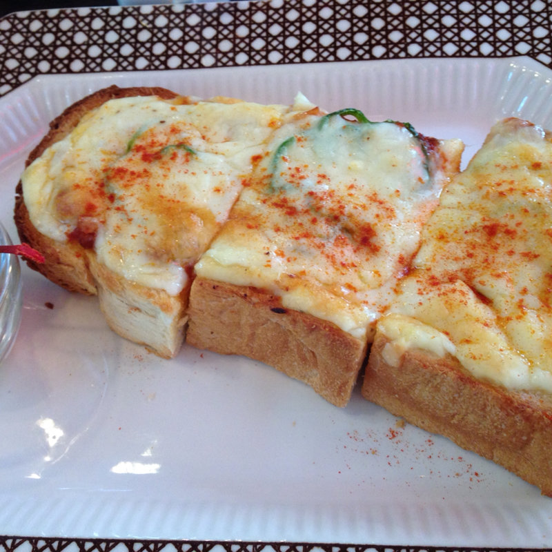 欧風ピザトースト(コーヒーの大学院 ルミエール・ド・パリ)