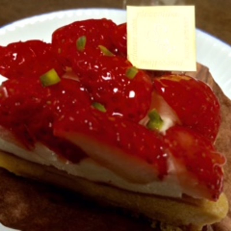 苺のタルト(ピアッコリーナ サイ)