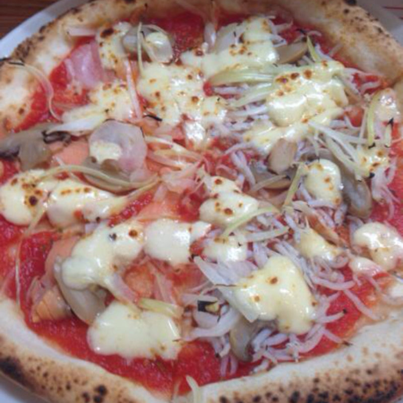 シラスとサーモン ハーフ(ピッツァ サルーテリア 錦糸町店 （Pizza Saluterrier）)