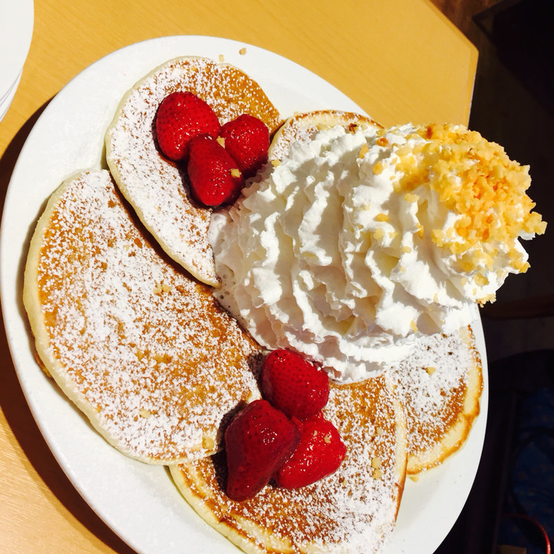 マカダミアストロベリーパンケーキ(Eggs 'n Things Ala Moana)