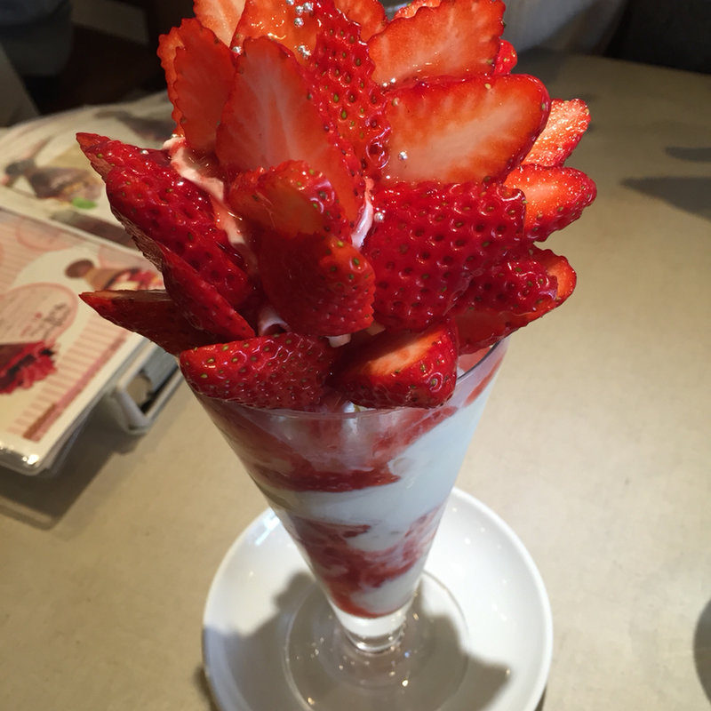 いちごがいっぱいのパフェ(ちむちむ堂 )