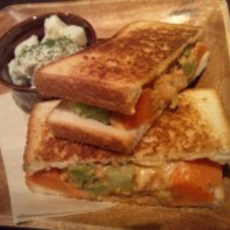 ロマネスコカリフラワーとオマール海老のトマトクリーム　サンド(自家焙煎珈琲みじんこ)