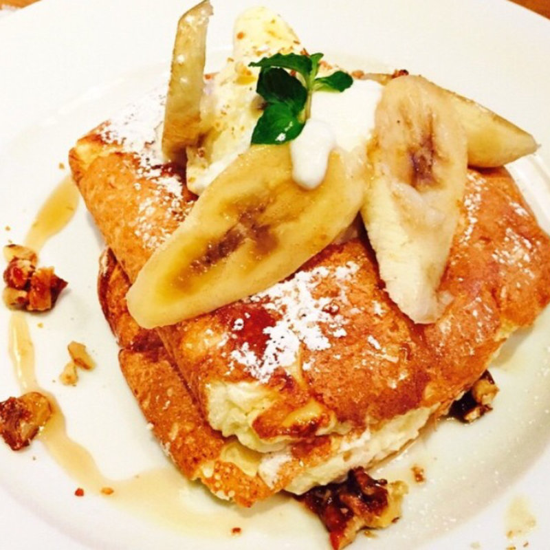 バナナ&ウォールナッツのパンケーキ(LATTE GRAPHIC 町田店)
