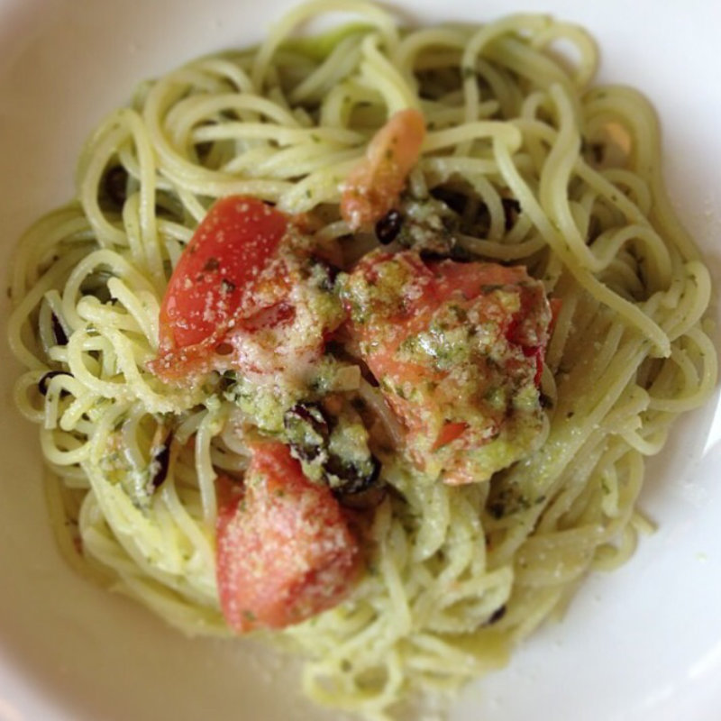 アボガドとトマトのジェノベーゼ(ポポラマーマ 都立大学駅前店)