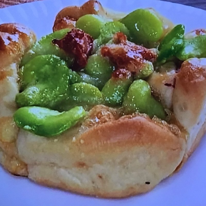 そら豆のベーコンチーズロール(デリカフェ•キッチン大阪 mido)