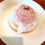桜モンブランのパンケーキ
