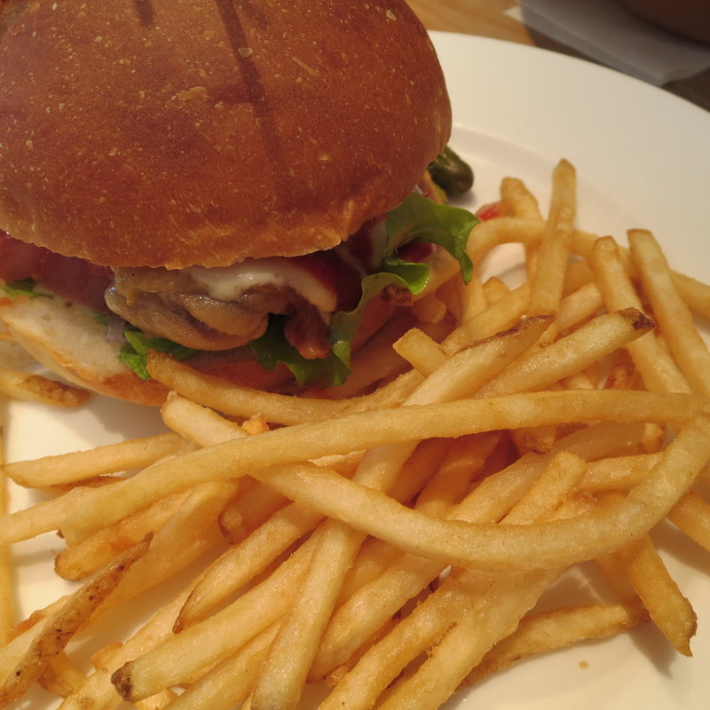 チーズ2種のハンバーガー(ロンハーマン二子玉川店)