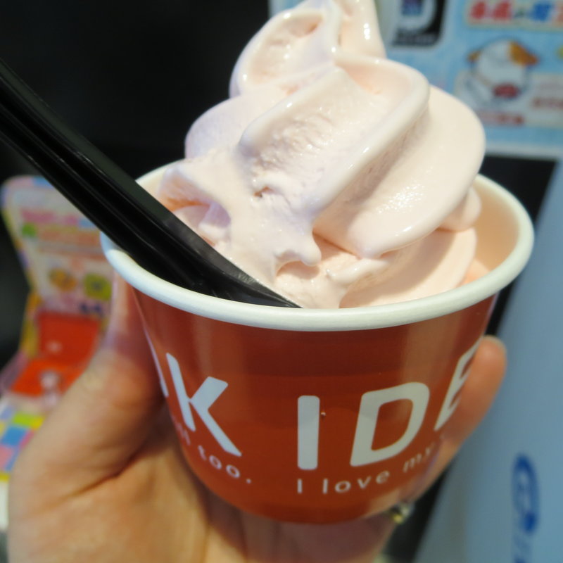 苺ソフトクリーム（カップ）(IDEBOK 海老名)