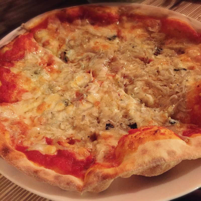 シラスとブラックオリーブピッツァ(石窯バル GaBURi)