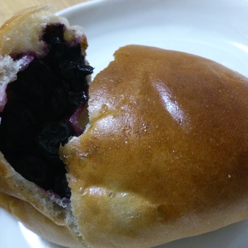 ブルーベリーパン(Lotus baguette)