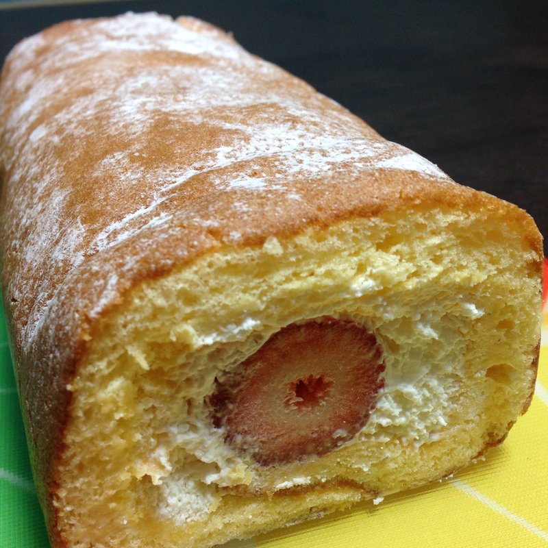 イチゴのロールケーキ(小鳥家 )