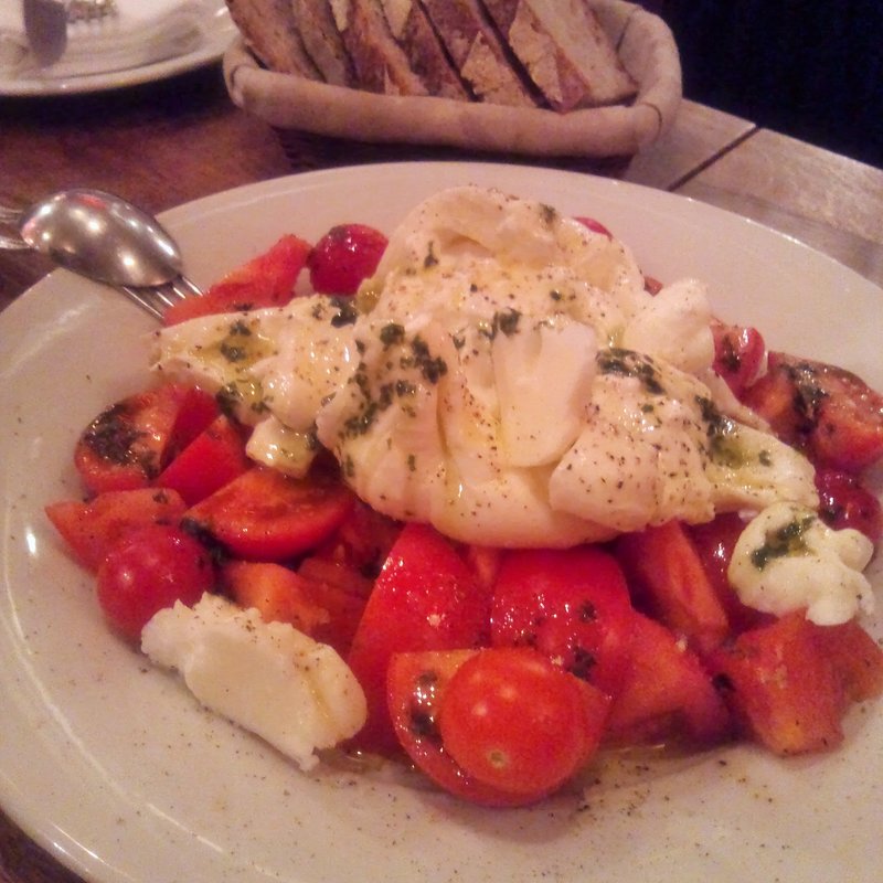 ブッラータとトマトのサラダ(祥瑞 Shonzui)