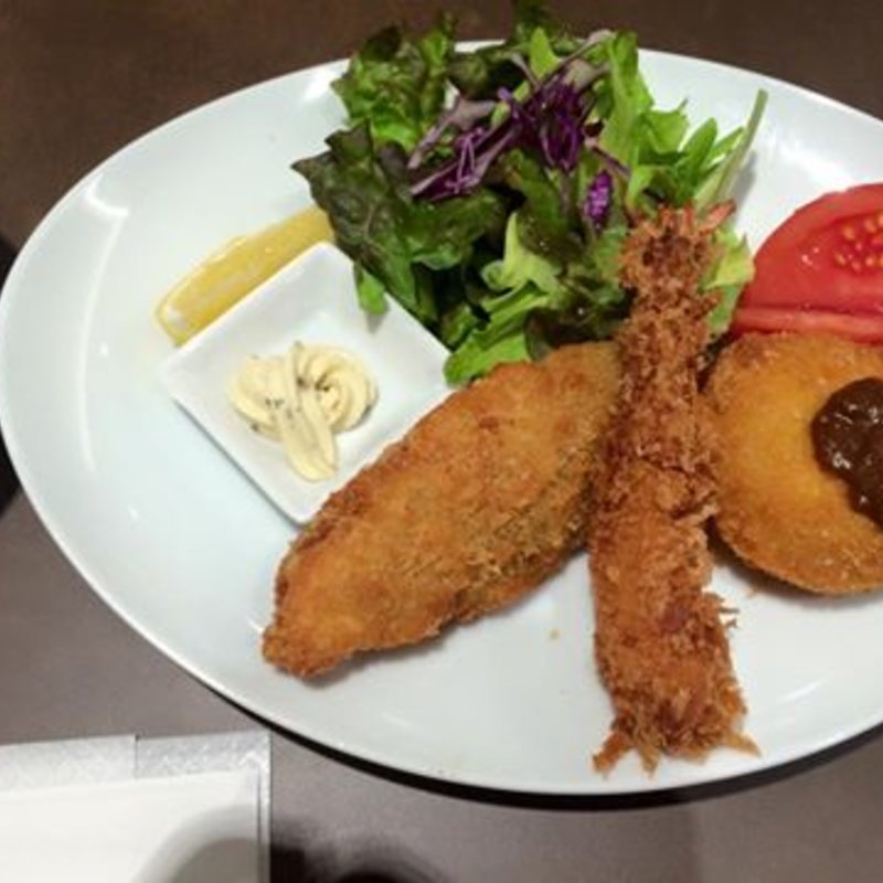 ミックスフライ定食(しろかね珈琲店 )